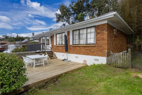 Photo of property in 2/5 Serrata Place, Browns Bay, Auckland, 0630