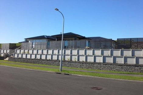Photo of property in 4 Vardon Way, Waiwhakaiho, New Plymouth, 4312