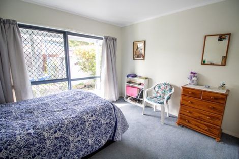 Photo of property in 21 Hennessy Street East, Foxton Beach, Foxton, 4815
