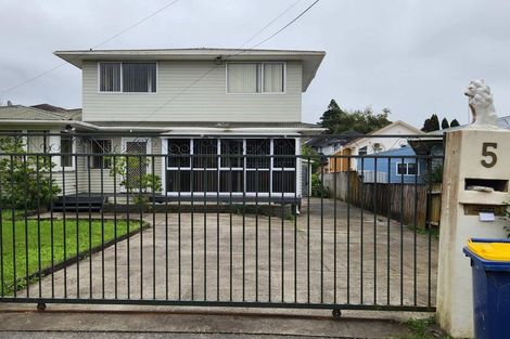 Photo of property in 5 Alan Avenue, Henderson, Auckland, 0610