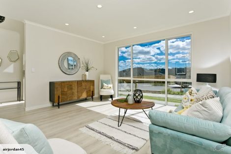 Photo of property in 12 Barrique Road, Kumeu, 0810