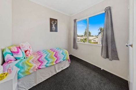 Photo of property in 2/20 Solveig Place, Randwick Park, Auckland, 2105