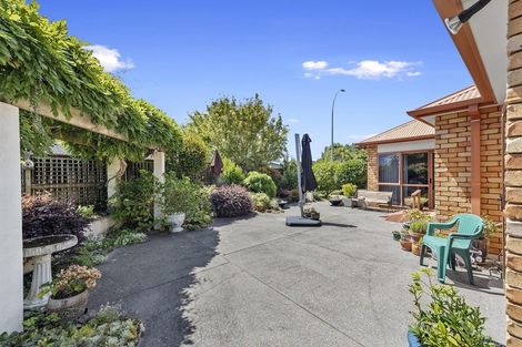 Photo of property in 2 Callum Brae Drive, Rototuna, Hamilton, 3210