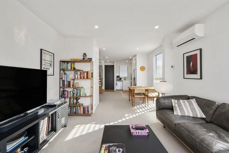 Photo of property in 4/52 High Street, Island Bay, Wellington, 6023