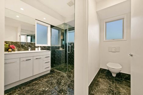 Photo of property in 18 Burgundy Park Avenue, Henderson, Auckland, 0612