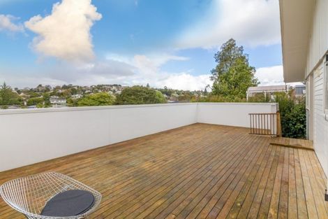Photo of property in 27 Compton Street, Hillcrest, Auckland, 0627