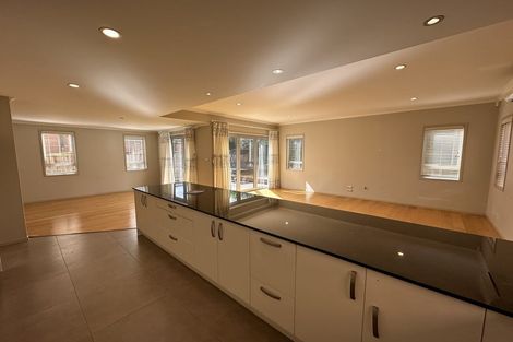 Photo of property in 8 Horizon View Road, Oteha, Auckland, 0632