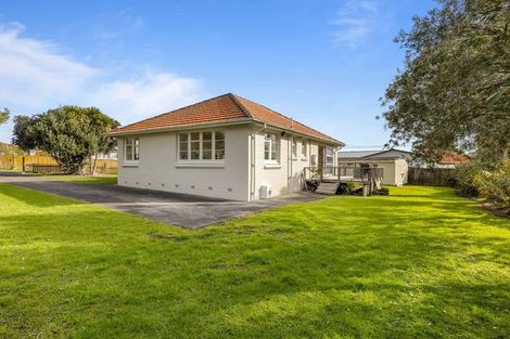 Photo of property in 35 Philomel Crescent, Bayswater, Auckland, 0622