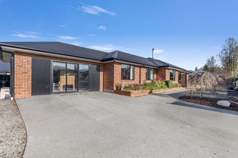 Photo of property in 8 Stonebridge Lane, Oxford, 7430