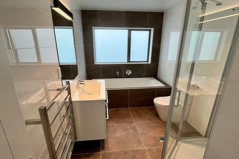 Photo of property in 20 Lockyer Road, Kumeu, 0810