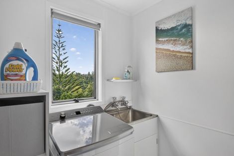Photo of property in 100 Riversdale Drive, Merrilands, New Plymouth, 4312