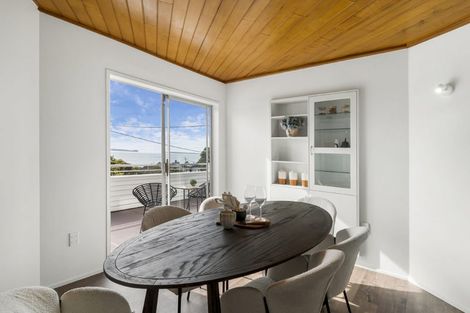 Photo of property in 1/3 Garadice Road, Rothesay Bay, Auckland, 0630