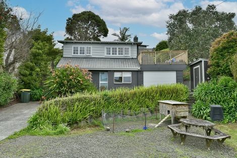 Photo of property in 6 Maori Hut Road, Red Beach, 0932