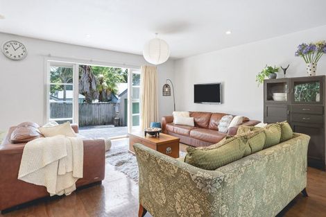 Photo of property in 37 Haruru Falls Road, Haruru, 0204