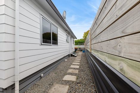 Photo of property in 2/5 Rainsford Street, Moturoa, New Plymouth, 4310