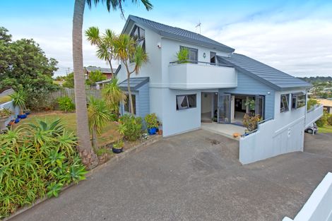 Photo of property in 62 Stanmore Bay Road, Stanmore Bay, Whangaparaoa, 0932