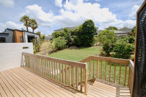Photo of property in 3/4 Rangitoto Terrace, Milford, Auckland, 0620