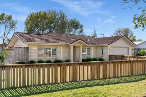 Photo of property in 15 Emery Place, Papamoa Beach, Papamoa, 3118