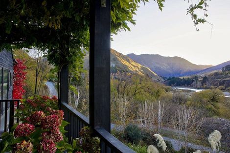 Photo of property in 361 Tucker Beach Road, Queenstown Hill, Queenstown, 9371