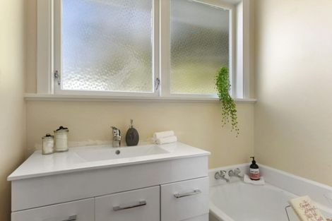 Photo of property in 12 Deller Grove, Silverstream, Upper Hutt, 5019