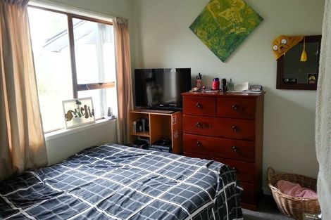 Photo of property in 2/550 Glenfield Road, Glenfield, Auckland, 0629