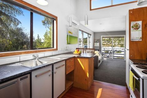 Photo of property in 6b Rewa Terrace, Tawa, Wellington, 5028