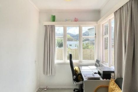 Photo of property in 2 Somme Road, Silverstream, Upper Hutt, 5019