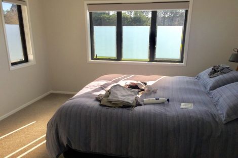 Photo of property in 17 Kahika Grove, Huapai, Kumeu, 0810