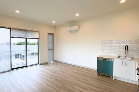 Photo of property in 9/218 Rosebank Road, Avondale, Auckland, 1026