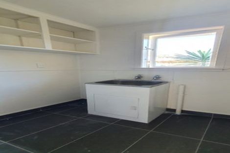 Photo of property in 82 Dundale Avenue, Blockhouse Bay, Auckland, 0600