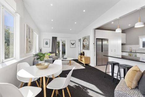 Photo of property in 203 Sutherland Road, Lyall Bay, Wellington, 6022