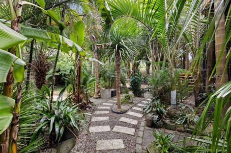 Photo of property in 70 Seaview Road, Marfell, New Plymouth, 4310