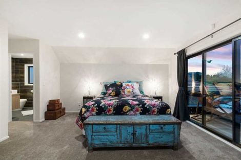 Photo of property in 1 Hugh Drive, Pinehill, Auckland, 0632