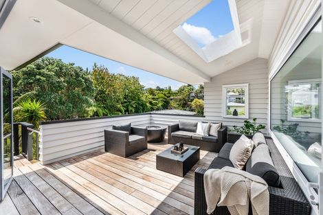 Photo of property in 16 Rewi Street, Torbay, Auckland, 0630