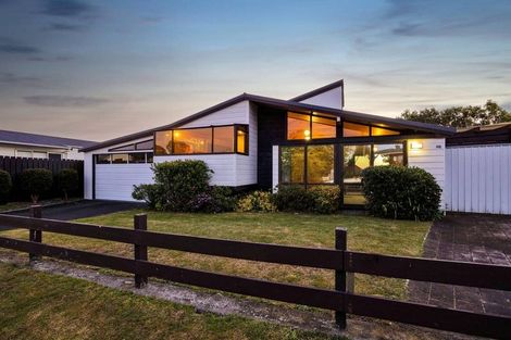 Photo of property in 8 Marchant Place, Westown, New Plymouth, 4310