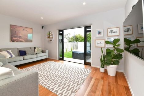 Photo of property in 1/49 Roseberry Avenue, Birkenhead, Auckland, 0626