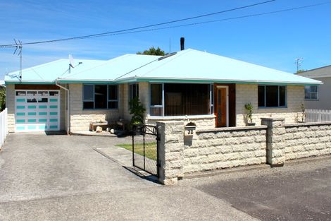 Photo of property in 32 Richmond Road, Carterton, 5713