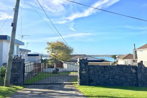 Photo of property in 109 Sylvan Avenue, Northcote, Auckland, 0627