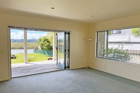 Photo of property in 10 The Terrace, Herald Island, Auckland, 0618