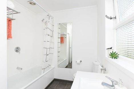 Photo of property in 2/27 Winston Street, Crofton Downs, Wellington, 6035