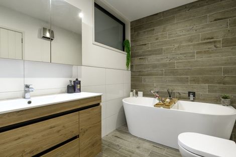 Photo of property in 31 Roger Guy Place, Welcome Bay, Tauranga, 3175