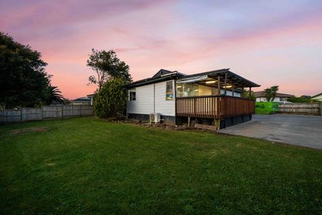 Photo of property in 16 Neems Place, Manurewa, Auckland, 2102