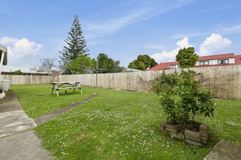 Photo of property in 3154 Great North Road, New Lynn, Auckland, 0600