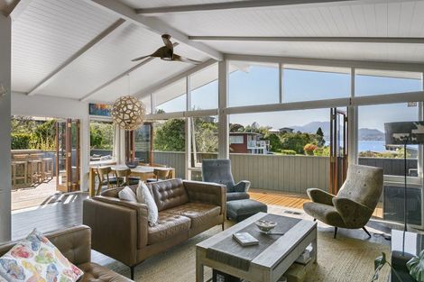 Photo of property in 1 Besley Place, Acacia Bay, Taupo, 3330