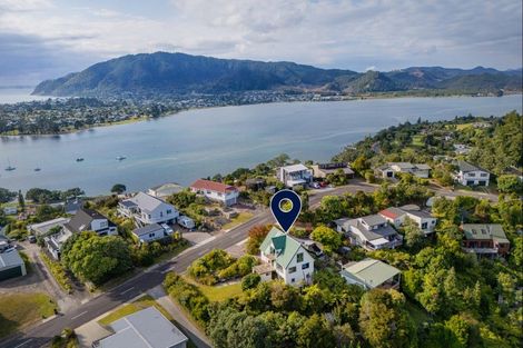 Photo of property in 13 Tairua Heights, Tairua, 3508