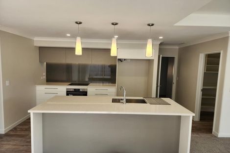 Photo of property in 5 Old Stone Lane, Cracroft, Christchurch, 8022