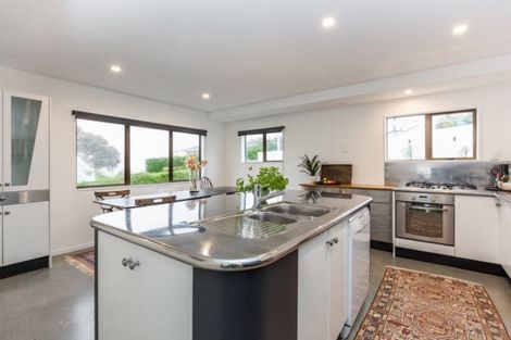 Photo of property in 24 Roslyn Road, Bluff Hill, Napier, 4110