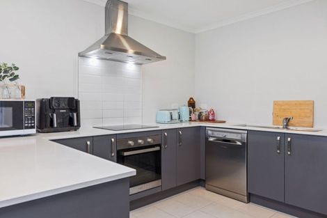 Photo of property in 8 Naeo Close, Papamoa Beach, Papamoa, 3118