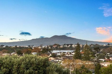 Photo of property in 45a Forrest Hill Road, Milford, Auckland, 0620