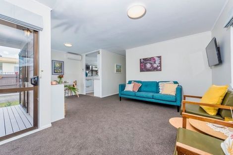 Photo of property in 194 Waitemata Drive, Ranui, Auckland, 0612